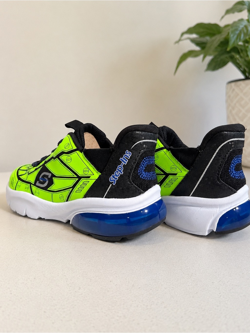 S Sport Step-Ins Kids Neon Green Sneakers Size 2 NWT - Picture 3 of 9